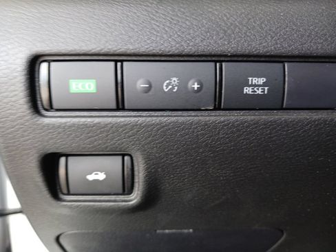 Used 2024 Nissan Sentra SV FWD image 33
