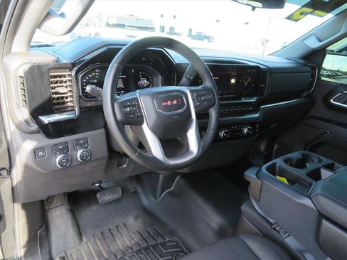 Used 2025 GMC Sierra 1500 Elevation image 17