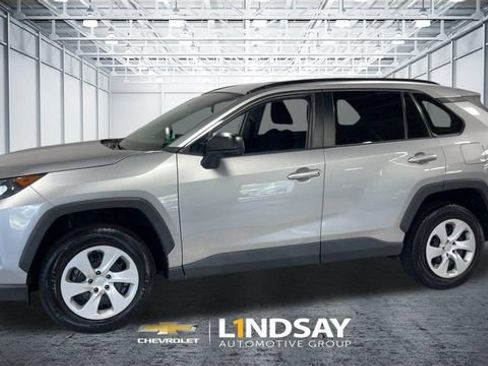 Used 2021 Toyota RAV4 LE w/ Carpet Mat Package (TMS) AWD/4WD image 8