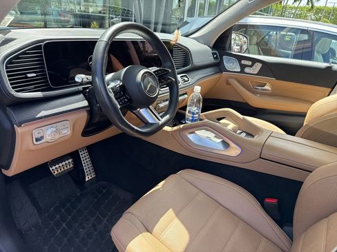 Used 2025 Mercedes-Benz GLS 450 4MATIC image 5