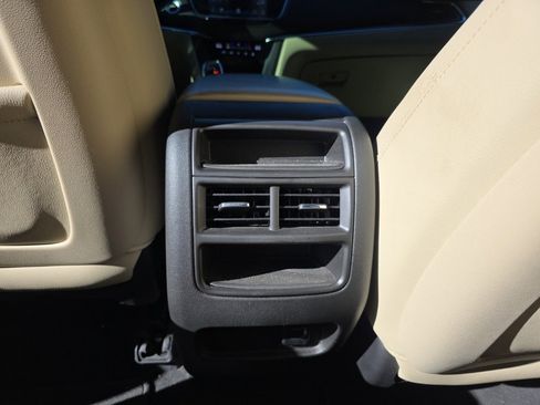 Used 2018 Cadillac XT5 FWD image 17