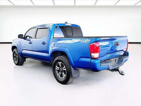 Used 2017 Toyota Tacoma TRD Sport image 6