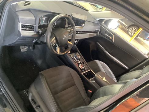 Used 2023 Mitsubishi Outlander SE Black Edition FWD image 8