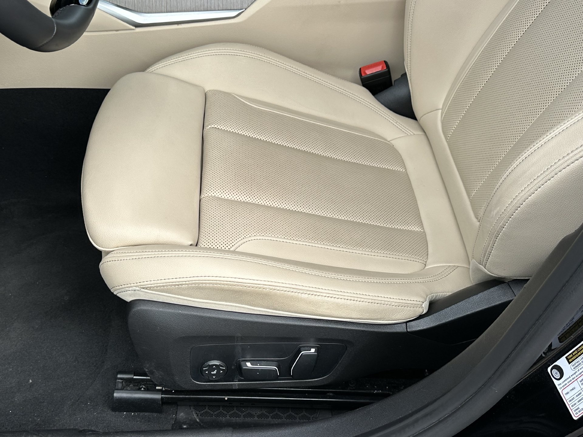 Certified 2025 BMW 330i Sedan RWD image 20