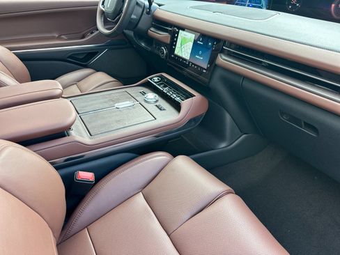 New 2026 Lincoln Navigator L Reserve AWD/4WD image 16