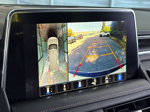 Used 2023 GMC Yukon AT4 w/ Technology Package AWD/4WD image 21