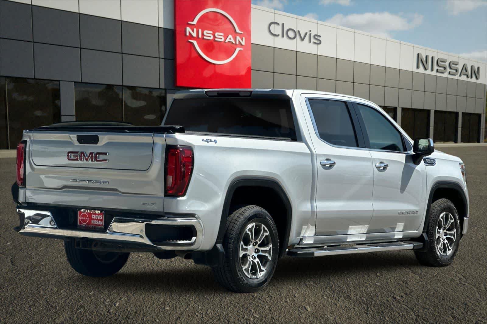 Used 2019 GMC Sierra 1500 SLT w/ Driver Alert Package I AWD/4WD image 3