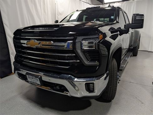 Used 2024 Chevrolet Silverado 3500 LTZ w/ LTZ Plus Package image 10