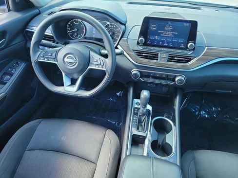 Used 2024 Nissan Altima 2.5 SV FWD image 15