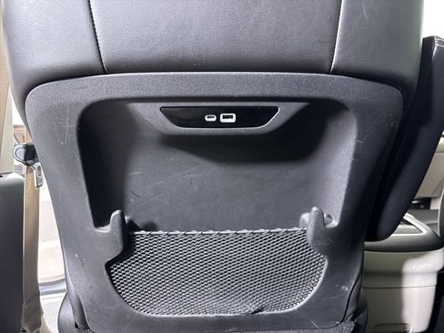 Used 2024 Chrysler Pacifica Limited image 33