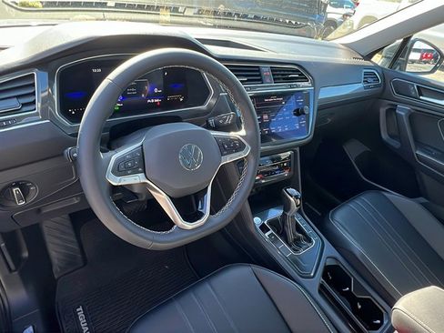 Used 2022 Volkswagen Tiguan SE w/ Panoramic Sunroof Package image 21