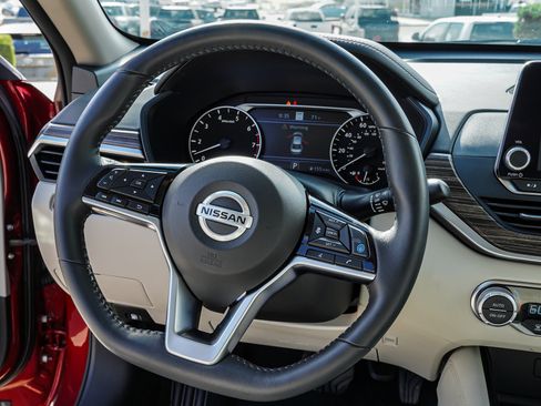 Used 2021 Nissan Altima 2.5 Platinum AWD/4WD image 31