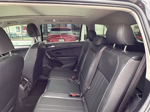 Used 2022 Volkswagen Tiguan SE w/ Panoramic Sunroof Package image 14