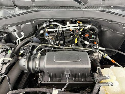 Used 2024 Ford Explorer XLT w/ Equipment Group 202A AWD/4WD image 17