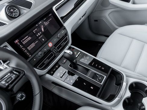 New 2026 Porsche Macan Turbo AWD/4WD image 31