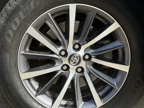 Used 2018 Toyota Highlander XLE FWD image 10