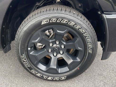 Used 2025 RAM 1500 Big Horn AWD/4WD image 9