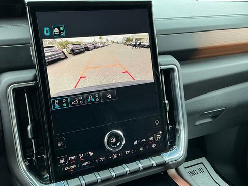 Used 2025 GMC Yukon Denali image 35