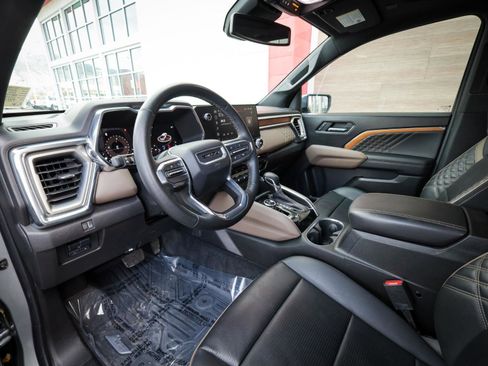 Used 2023 GMC Canyon Denali image 13