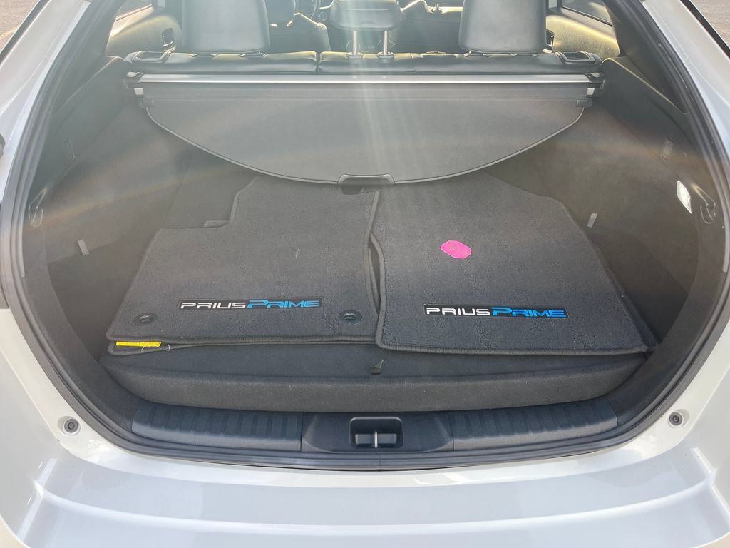 Used 2021 Toyota Prius Prime XLE w/ Carpet Mat Package (TMS) FWD image 24