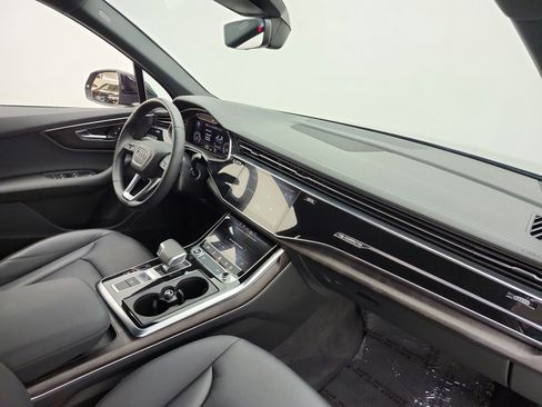 Used 2023 Audi Q7 2.0T Premium w/ Convenience Package AWD/4WD image 18