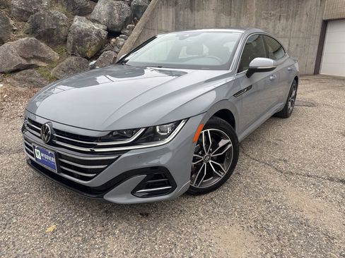 Used 2023 Volkswagen Arteon SE FWD image 1