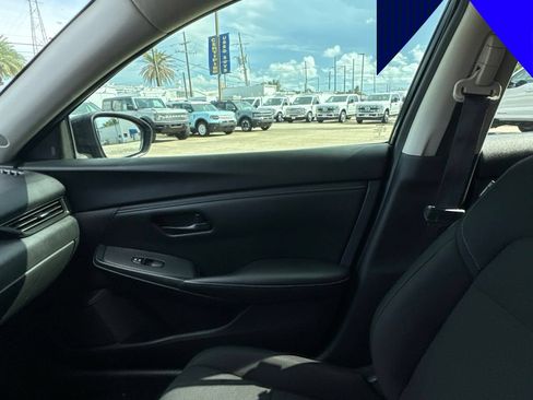 Used 2024 Nissan Sentra S FWD image 16