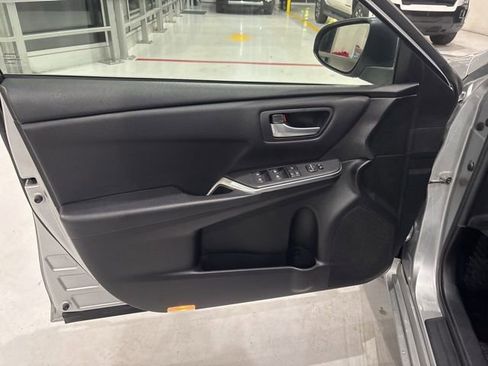 Used 2017 Toyota Camry SE w/ Four Season Floor Mat Package image 14