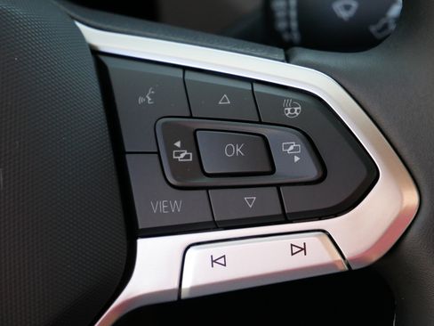 Used 2024 Volkswagen Taos SEL image 25