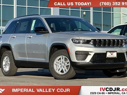 New 2025 Jeep Grand Cherokee Laredo w/ MOPAR Finishing Package