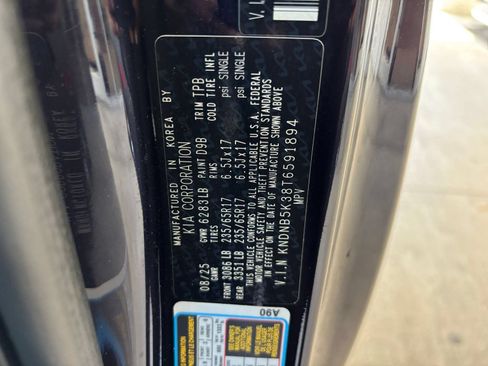Used 2026 Kia Carnival FWD image 32