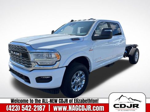 New 2024 RAM 3500 Limited image 8