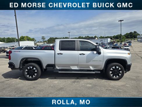 Used 2020 Chevrolet Silverado 2500 Custom w/ Custom Value Package AWD/4WD image 2