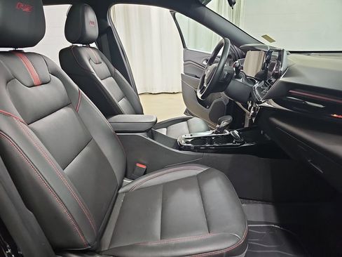 Certified 2025 Chevrolet Trax RS w/ Sunroof Package FWD image 13
