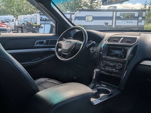Used 2016 Ford Explorer XLT w/ Equipment Group 202A AWD/4WD image 25