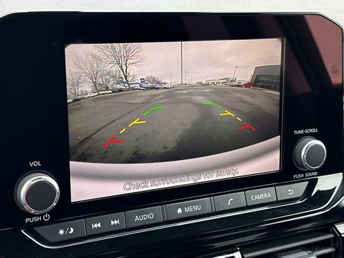 Used 2024 Nissan Pathfinder SV image 20