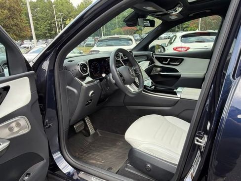 Used 2024 Mercedes-Benz GLC 300 4MATIC image 5