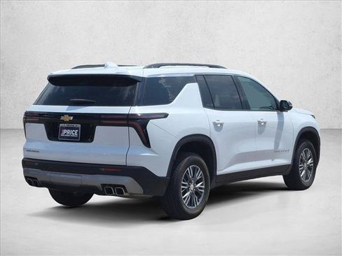 Used 2025 Chevrolet Traverse LT FWD image 5