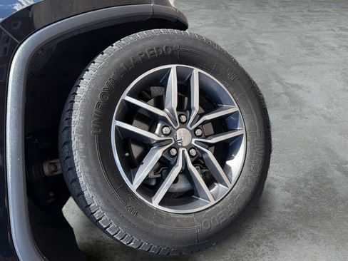 Used 2018 Jeep Grand Cherokee Limited image 32