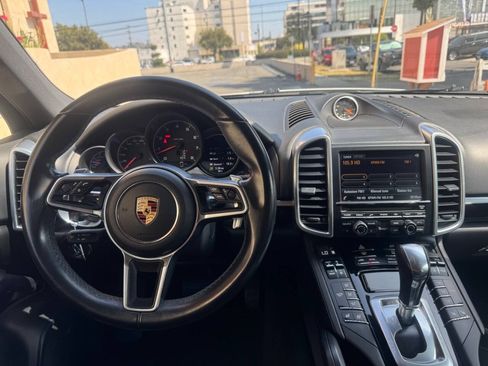 Used 2016 Porsche Cayenne AWD/4WD image 10
