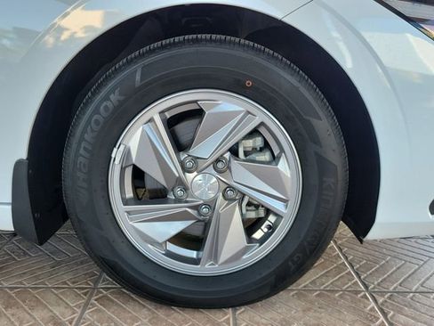 Used 2024 Hyundai Elantra SE image 5