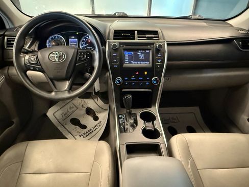 Used 2017 Toyota Camry LE image 9