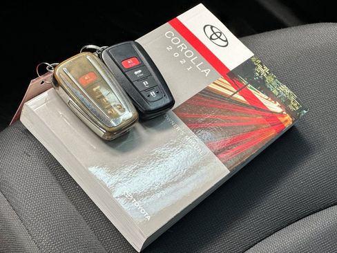 Used 2021 Toyota Corolla LE w/ LE Convenience Package image 12