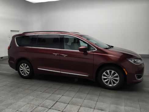 Used 2017 Chrysler Pacifica Touring-L FWD image 11