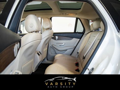 Used 2021 Mercedes-Benz GLC 300 4MATIC w/ Premium Package image 12