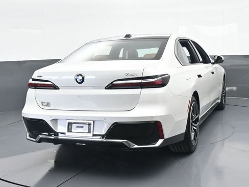 Used 2025 BMW 740i xDrive image 5