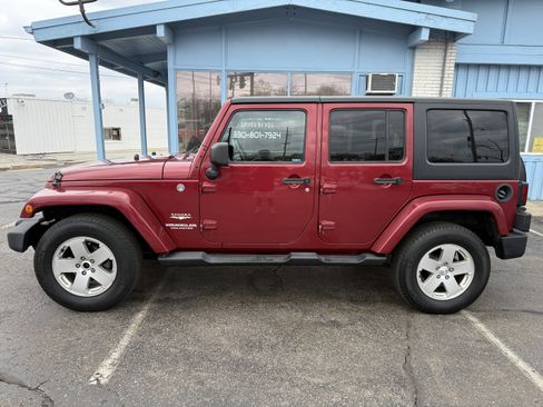 Used 2012 Jeep Wrangler Unlimited Sahara w/ Connectivity Group image 2
