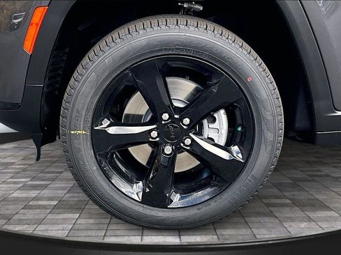 New 2025 Jeep Grand Cherokee L Limited w/ Black Appearance Package image 12