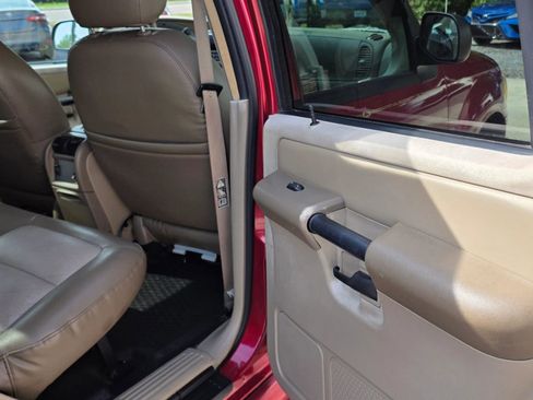 Used 2004 Ford Explorer Sport Trac XLT image 16