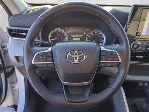 Certified 2025 Toyota Highlander LE FWD image 16